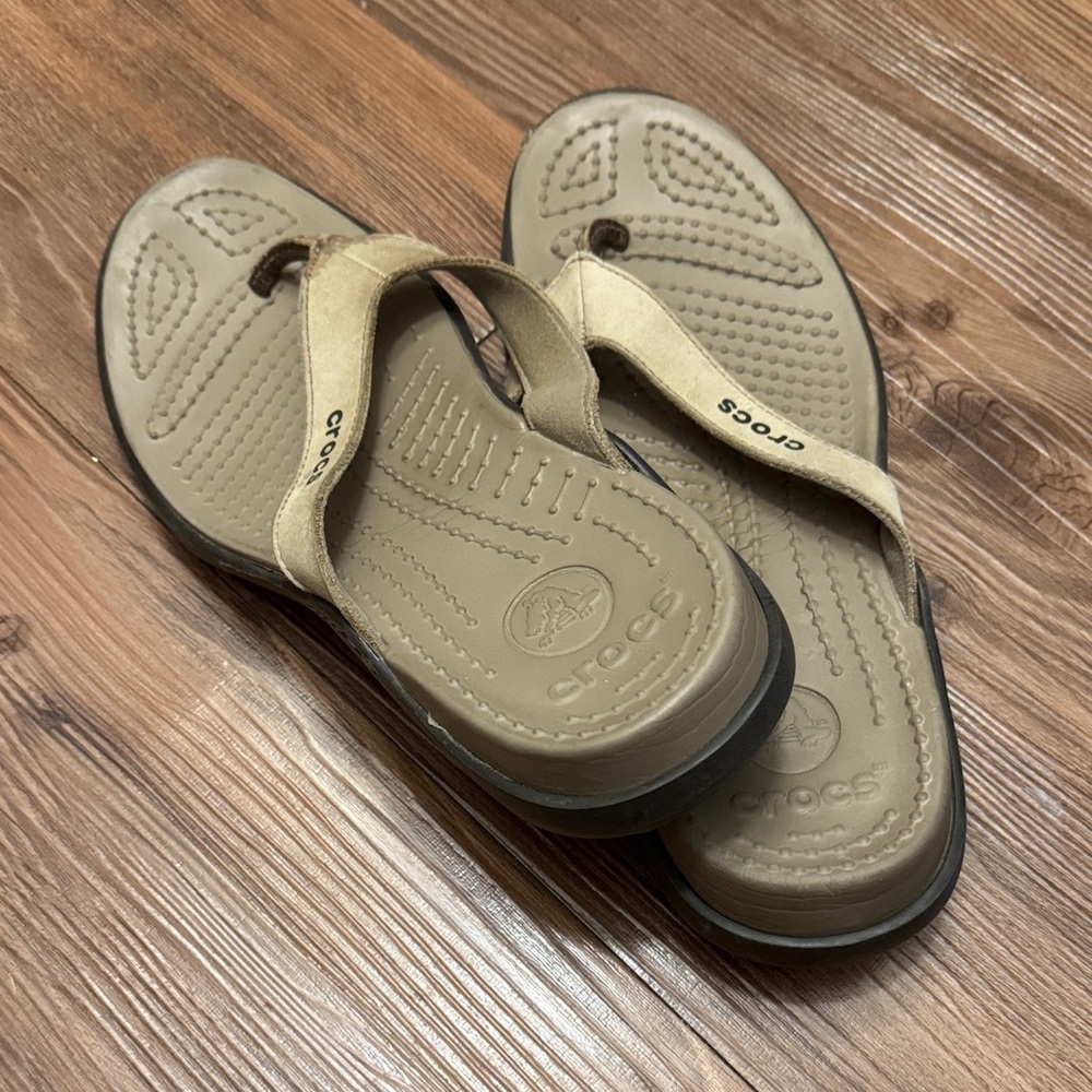 CROCS Metallic Gold Flip Flops - Picture 2 of 3